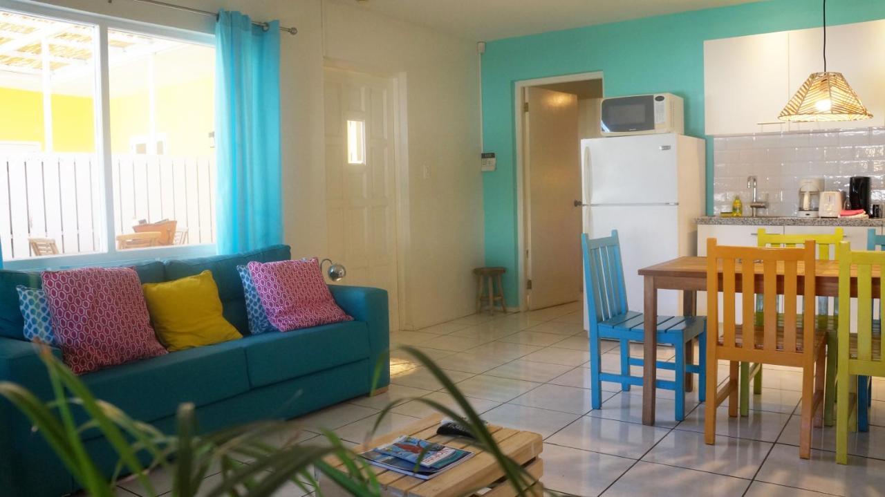 Pauline's Apartments Palm Beach Extérieur photo